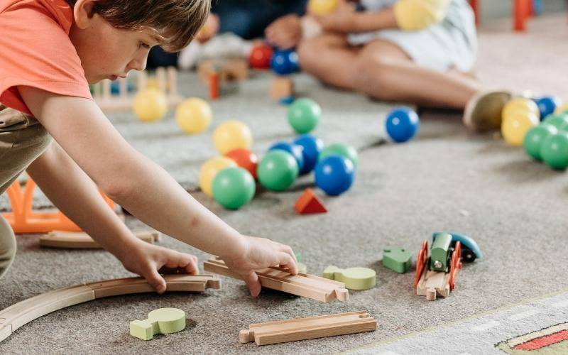 Trò chơi phát triển tư duy ở các bé trai 5 tuổi. (Ảnh: Sưu tầm Internet)