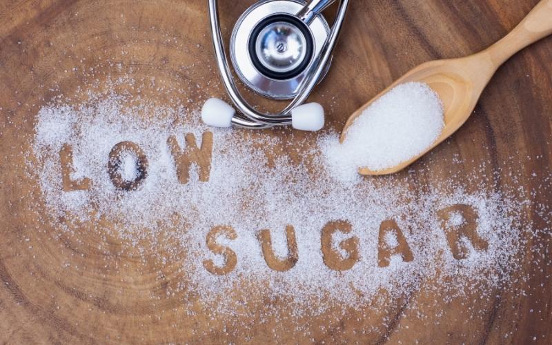 Lựa chọn sữa canxi ít đường để kiểm soát lượng calo. (Ảnh: Sưu tầm Internet)