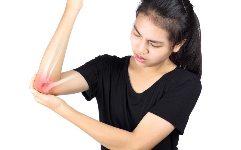 Nên uống nhiều sữa để khắc phục bệnh còi xương. (Ảnh: Sưu tầm Internet)