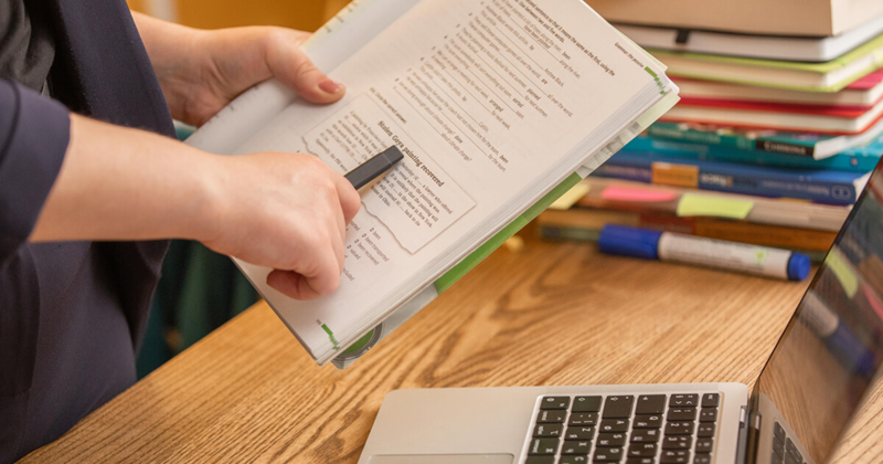 Đặc điểm và nguyên tắc của phương pháp Audio-Lingual. (Ảnh: Sưu tầm Internet)