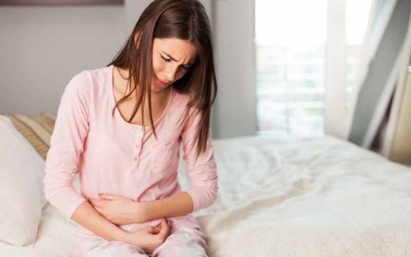 Bà bầu đi tiểu ra máu không điều trị sớm có thể nguy hiểm cả mẹ và bé. (Ảnh: Sưu tầm Internet)