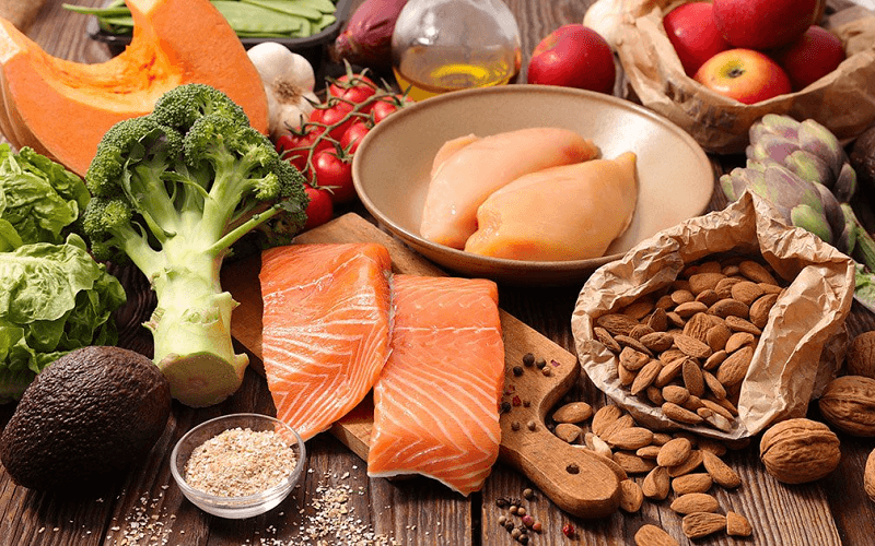 Chế độ ăn uống ảnh hưởng đến chiều cao cân nặng của trẻ. (Ảnh: Sưu tầm Internet)