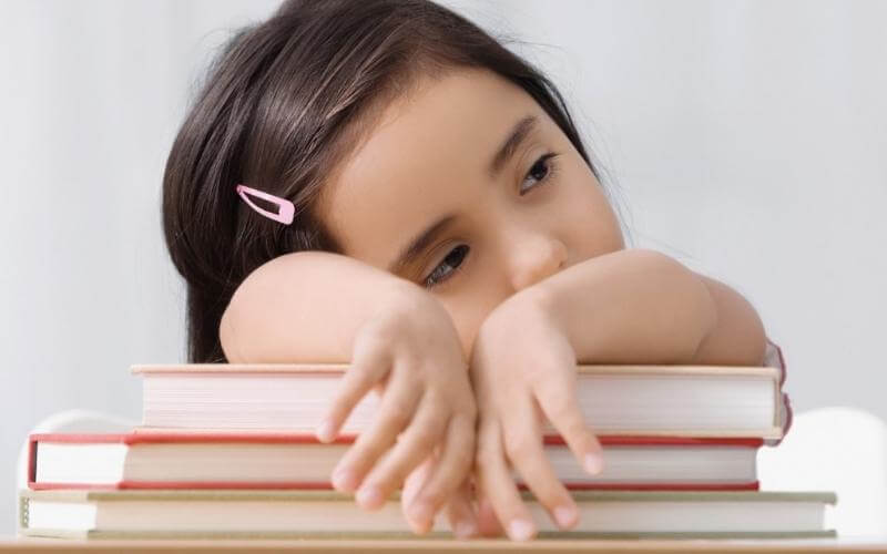 Vấn đề thể chất cũng có thể ảnh hưởng đến việc học của trẻ. (Ảnh: Sưu tầm Internet)