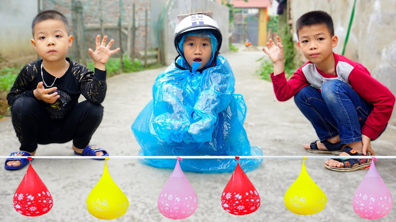 Ném bóng nước là trò chơi giúp tạo không khí vui nhộn và rèn khả năng phối hợp. (Ảnh: Sưu tầm Internet)