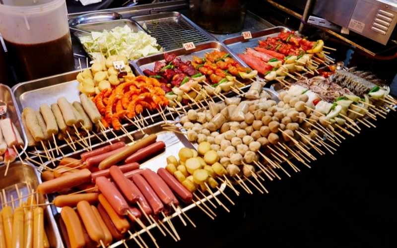 Bà bầu không nên ăn các món ăn đường phố. (Ảnh: Sưu tầm Internet)