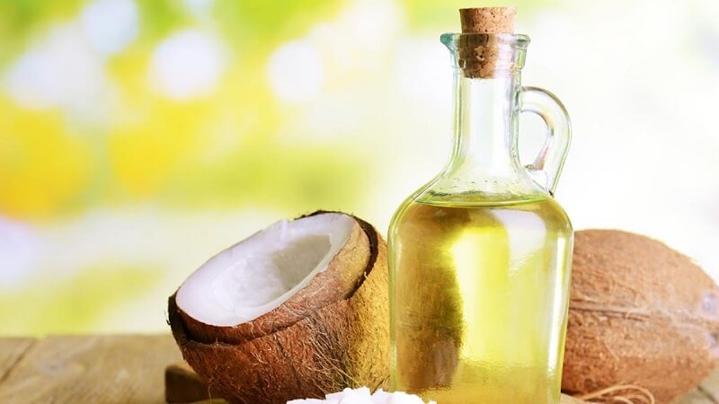 Dầu dừa và dừa là nguồn chất béo thực vật tốt cho sức khỏe. (Ảnh: Sưu tầm Internet)