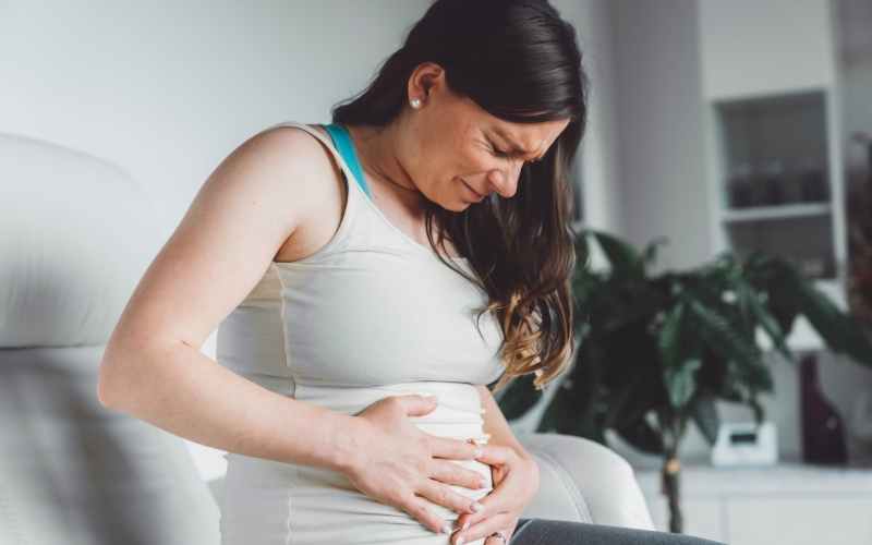 Mẹ bị thiếu canxi dẫn đến đau háng khi mang thai tuần 37. (Ảnh: Sưu tầm Internet)