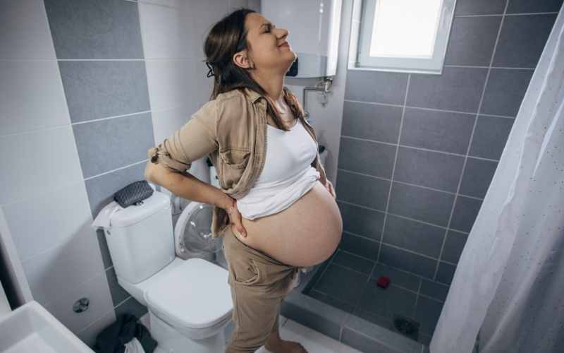 Bụng bầu tụt xuống thấp là dấu hiệu sắp sinh. (Ảnh: Sưu tầm Internet)
