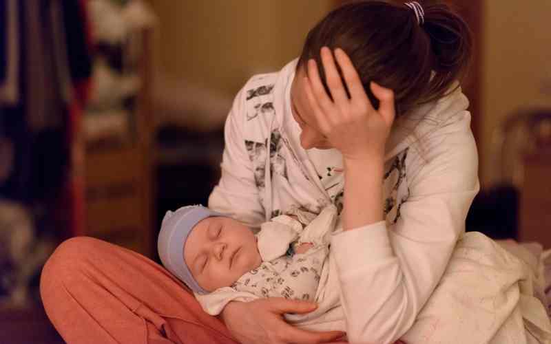 Bà bầu đang cho con bú cơ thể mệt mỏi hơn rất nhiều. (Ảnh: Sưu tầm Internet)