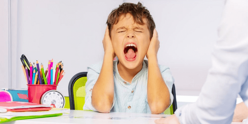 Dấu hiệu trẻ EQ thấp: Dễ mất bình tĩnh. (Ảnh: Sưu tầm Internet)