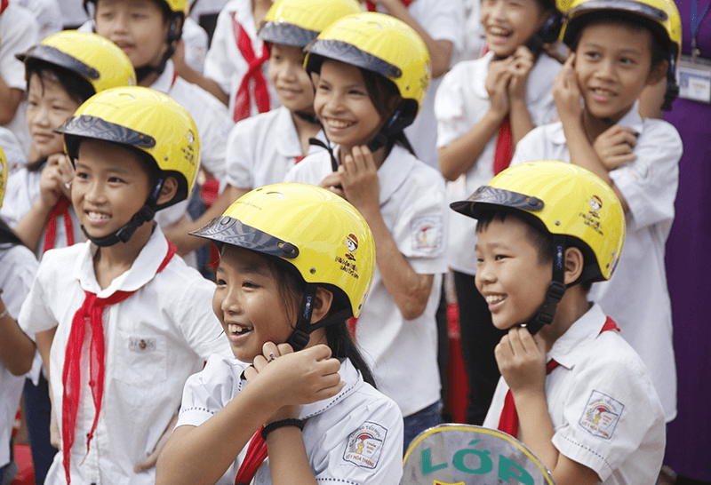 Đội mũ bảo hiểm đúng cách. (Ảnh: Sưu tầm Internet)