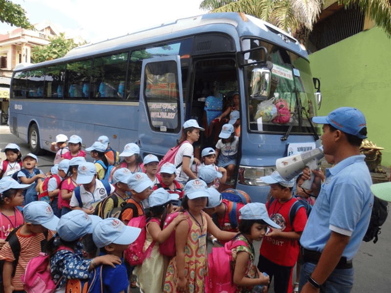 Nguyên tắc: Xếp hàng đợi đến lượt. (Ảnh: Sưu tầm Internet)