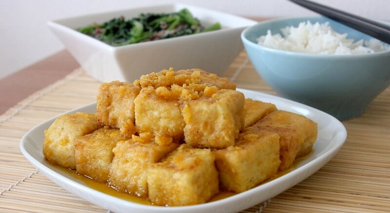 Đậu phụ sốt trứng muối. (Ảnh: Sưu tầm Internet)