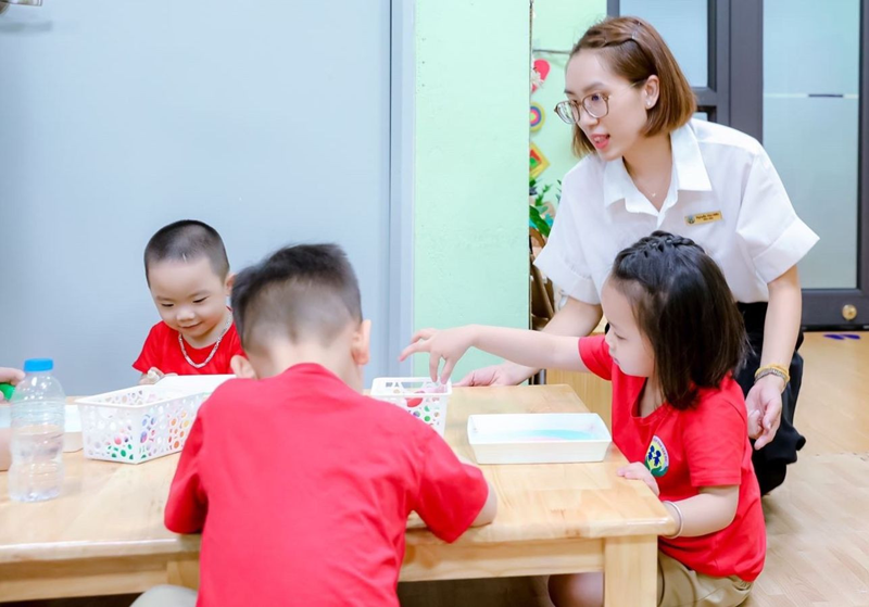 Nhiệm vụ của giáo viên mầm non hạng 2. (Ảnh: Sưu tầm Internet)