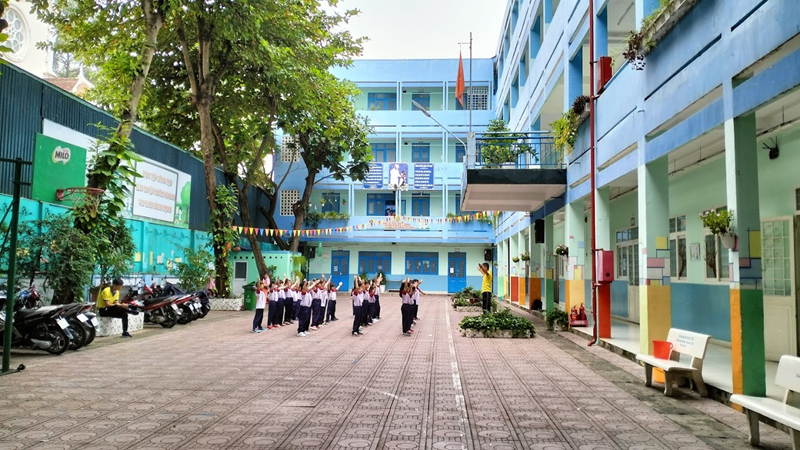 Học sinh lớp 1 có các quyền cơ bản theo Điều 35 - Điều lệ Trường tiểu học, Thông tư 28/2020/TT-BGDĐT. (Ảnh: Sưu tầm Internet)