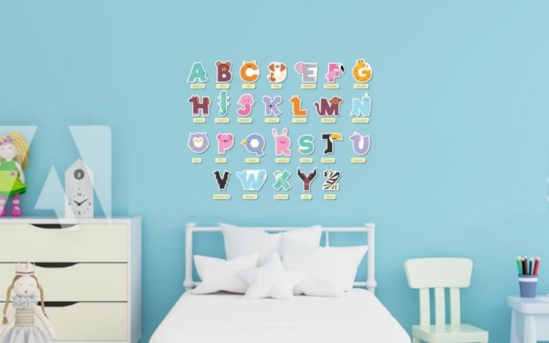 Trang trí phòng bé với miếng dán chữ cái ngộ nghĩnh. (Ảnh: Sưu tầm Internet)