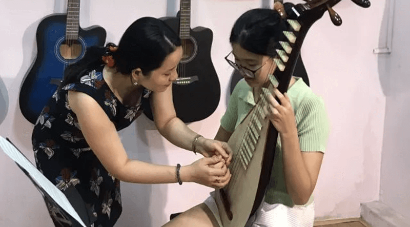 Chọn lớp học đàn tỳ bà cho trẻ em. (Ảnh: Sưu tầm Internet)