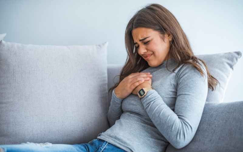 Mẹ bị khó thở khi mang thai tuần đầu do bệnh lý. (Ảnh: Sưu tầm Internet)