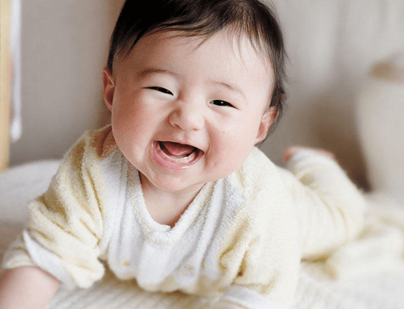 Trò chuyện nhiều với trẻ. (Ảnh: Sưu tầm Internet)