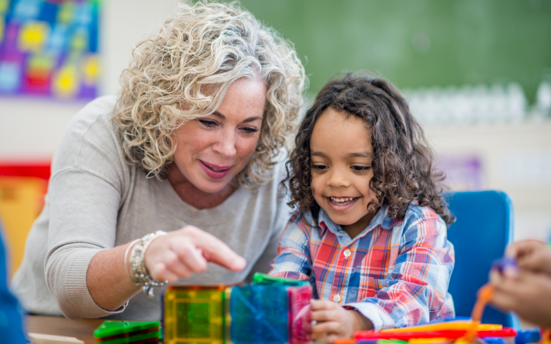 Phương pháp học tập kết hợp vui chơi. (Ảnh: Canva.com)