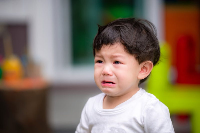 Tâm lý trẻ 2 tuổi bắt đầu đi học: Lo lắng. (Ảnh: Sưu tầm Internet)