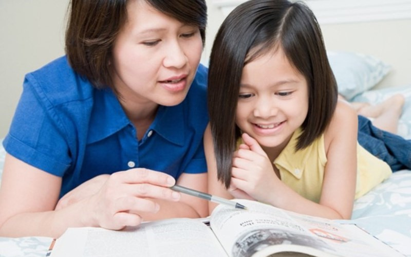 Cần phải có phương pháp hướng dẫn con tập đọc hiệu quả. (Ảnh: Sưu tầm Internet)
