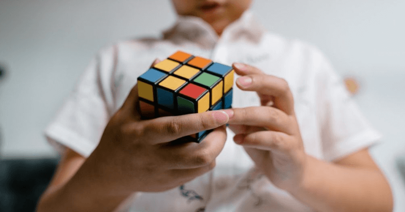 Tả đồ chơi Rubik. (Ảnh: Sưu tầm Internet)