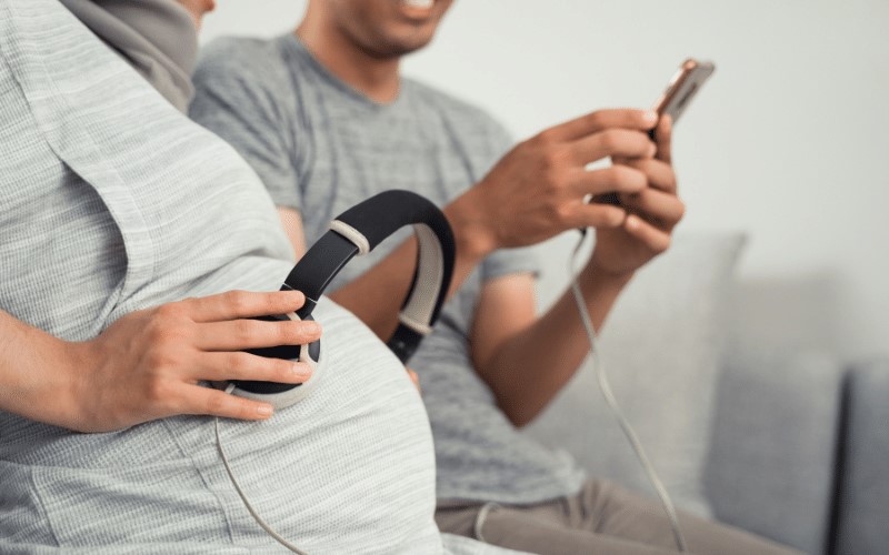 Phương pháp thai giáo bằng âm nhạc. (Ảnh: Sưu tầm Internet)