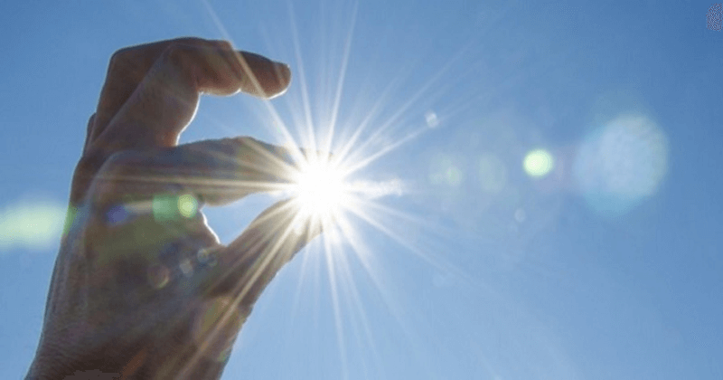 Tác hại của tia UV và ánh sáng xanh. (Ảnh: Sưu tầm Internet)