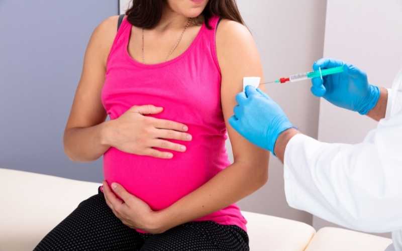 Lịch tiêm phòng cho bà bầu khi mang thai. (Ảnh: Sưu tầm Internet)