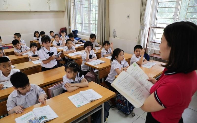 Học sinh tích cực phát biểu trong lớp. (Ảnh: Sưu tầm Internet)