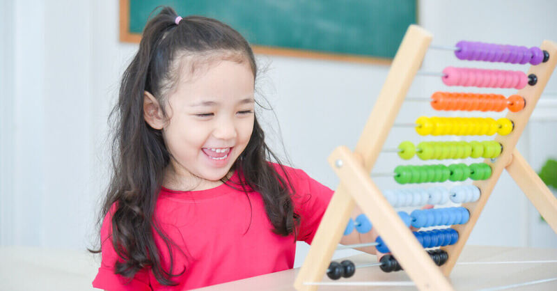 Toán lớp mầm xây dựng nền tảng kiến thức toán học vô cùng vững chắc (Nguồn ảnh: Sưu tầm internet)