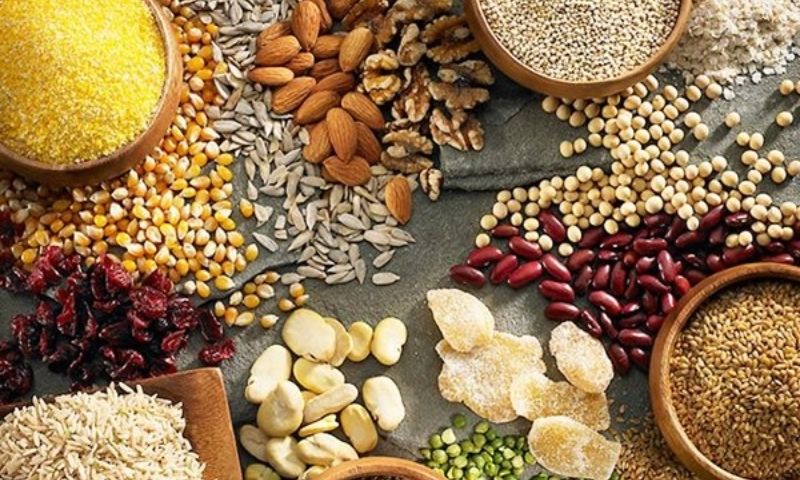 Đậu nành, hạt mè, yến mạch, hạnh nhân, hạt chia,... là các loại hạt chứa nhiều dinh dưỡng và khoáng chất rất tốt cho cơ thể mẹ. (Nguồn: Internet)