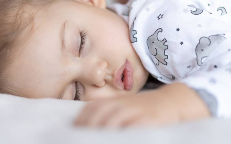 Những cách chăm sóc trẻ khi bé mơ thấy ác mộng. (Ảnh: Sưu tầm Internet)