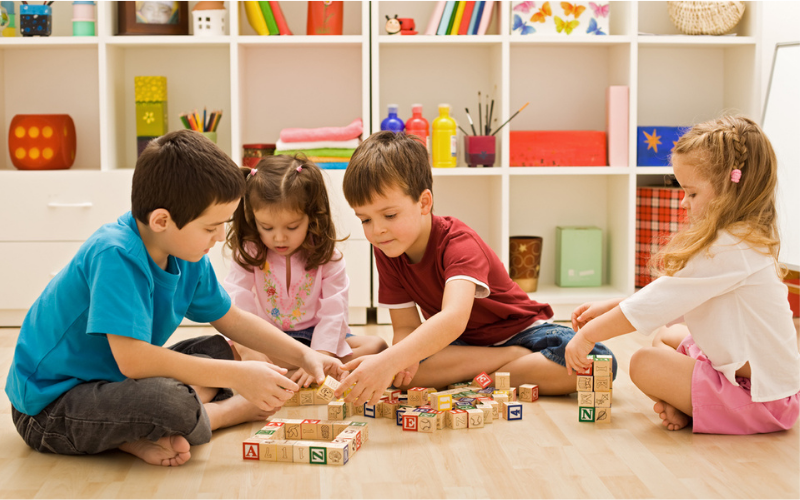 Đội trả lời nhanh nhất sẽ có cơ hội mang điểm về cho nhóm. (Ảnh: Vnexpress.net)