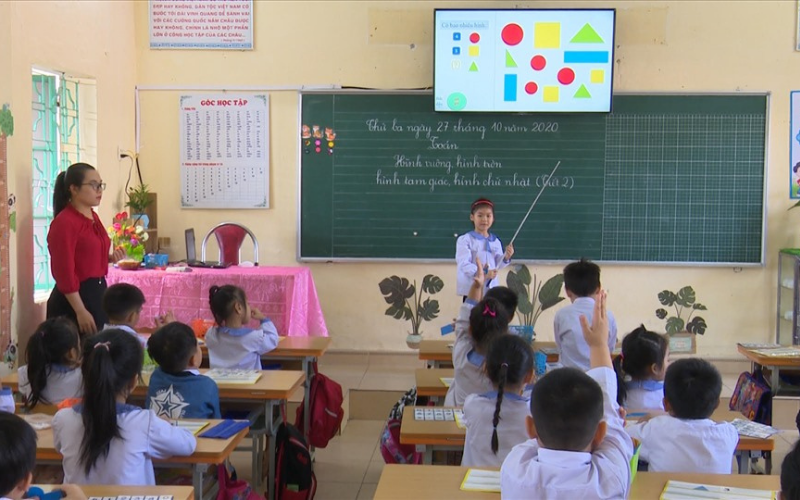 Trẻ sẽ nhìn hình và trả lời số đếm nào nhiều hơn, ít hơn. (Ảnh: Vietgiaitri.com)