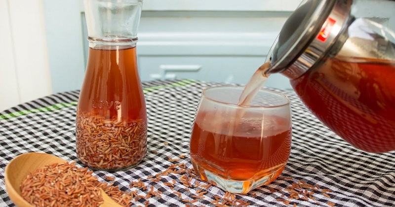 Nước gạo lứt rang giúp sữa mẹ thơm ngon, đặc sánh (Ảnh: Sưu tầm Internet)