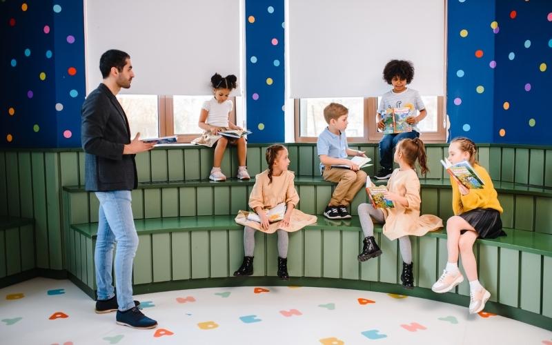 Thiết kế những bài tập lồng ghép vui chơi sẽ giúp bé ghi nhớ nhanh hơn. (Ảnh: Sưu tầm Internet)