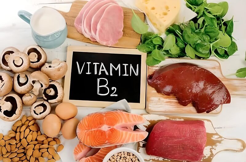 Thông qua thực phẩm giàu vitamin B2. (Ảnnh: Sưu tầm Internet)