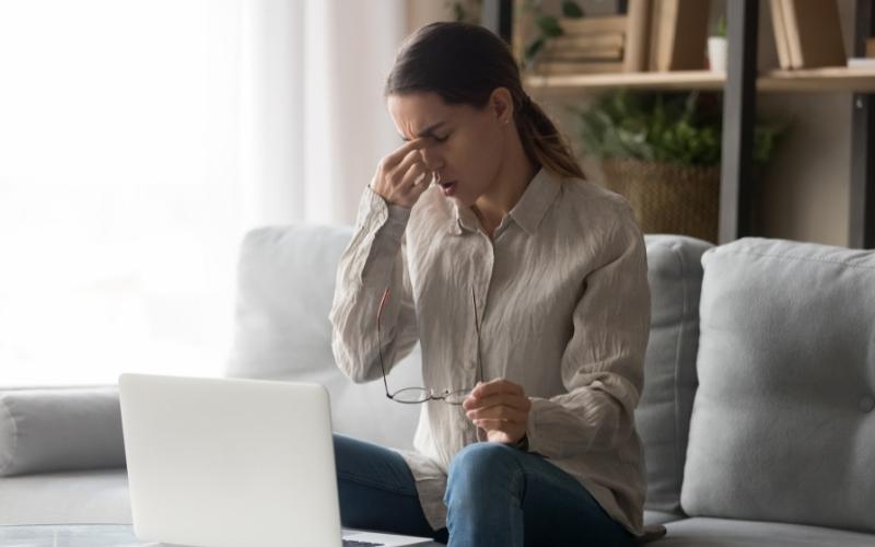 Phụ nữ mang thai 2 tháng bị mắt mờ nên đi khám sớm. (Ảnh: Sưu tầm Internet)