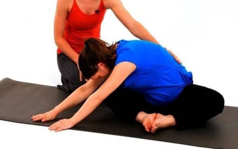 Tư thế mở rộng chân gập người về trước. (Ảnh: Sưu tầm Internet)