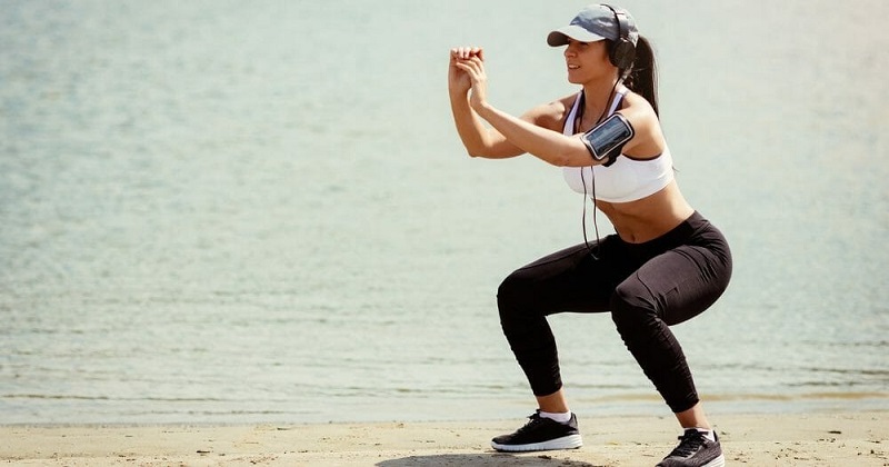 Khi tập squat mẹ nên thực hiện chậm rãi để tránh chấn thương (Ảnh: Sưu tầm Internet)