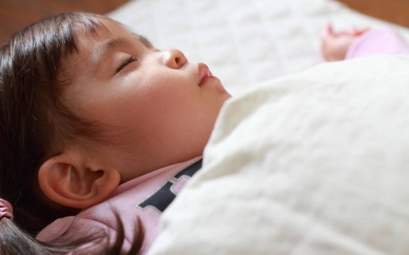 Chuẩn bị cho bé không gian ngủ thật thoải mái. (Ảnh: Sưu tầm Internet)