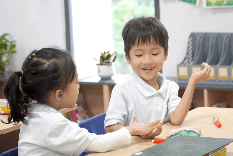 Khuyến khích trẻ học tập kiến thức và kỹ năng mới. (Ảnh: Sưu tầm Internet)