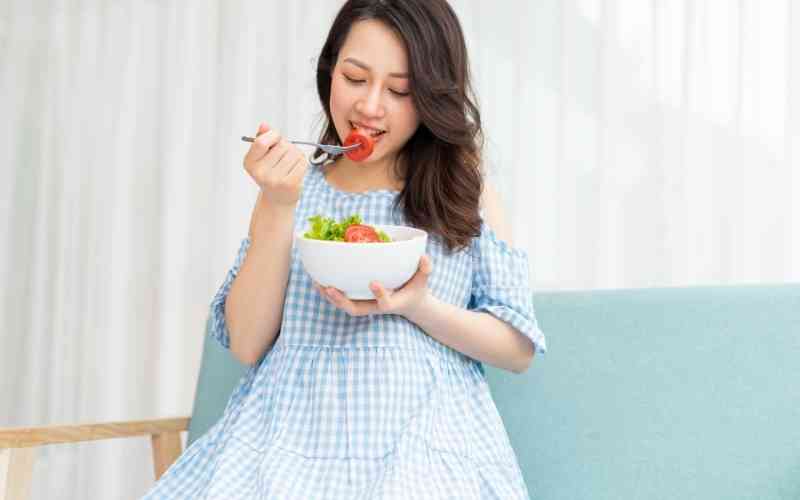 Bà bầu 3 tháng giữa cần bổ sung đầy đủ chất dinh dưỡng. (Ảnh: Sưu tầm Internet)
