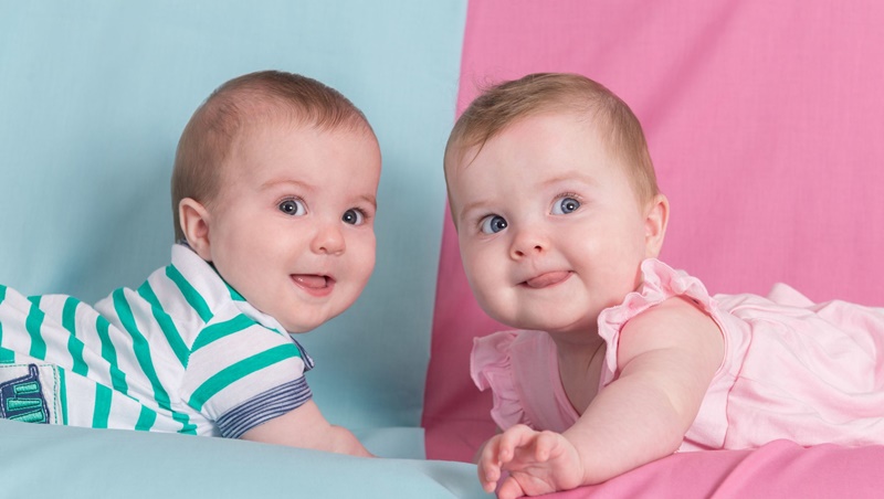 Bé trai thường cao hơn bé gái khi mới sinh và trưởng thành. (Ảnh: Sưu tầm internet)