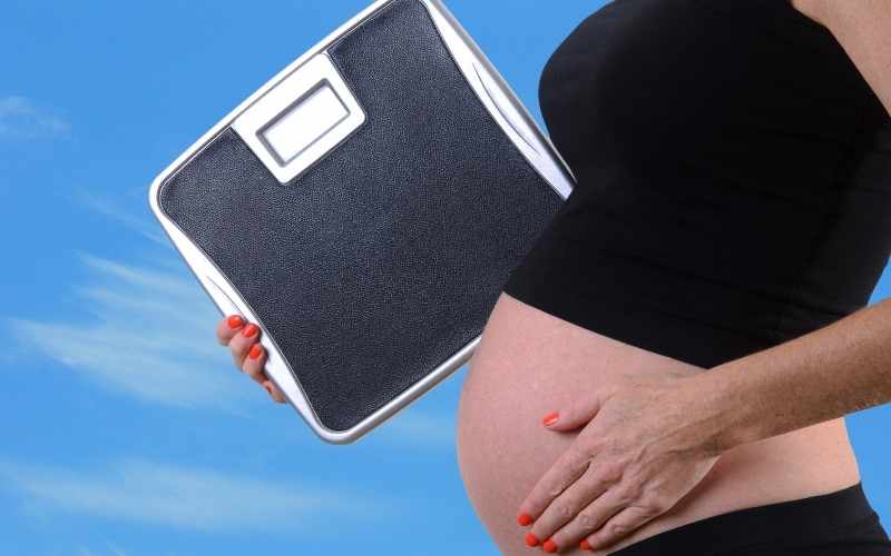 Phụ nữ mang thai đôi cần tăng từ 16-25kg. (Ảnh: Sưu tầm Internet)