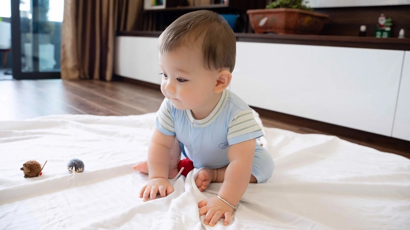 Dấu hiệu sữa mẹ bị thiếu chất - Bé chậm phát triển (Ảnh: Sưu tầm Internet)