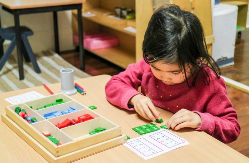 Bố mẹ cần sử dụng các công cụ để hỗ trợ con học toán. (Ảnh: Sưu tầm internet)