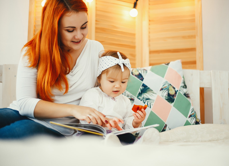 Học phải đi đôi với hành, cho bé luyện tập đọc chữ nhiều lần. (Ảnh: Sưu tầm Internet)